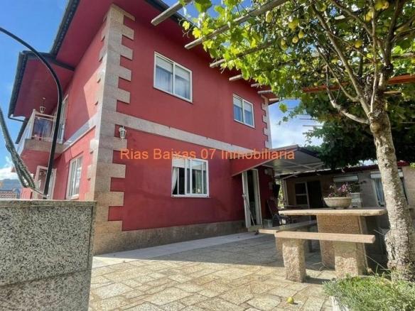 House or villa for sale in O Porriño