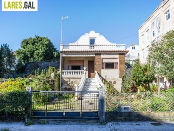 House or villa for sale on Avenida de Vigo, Darbo