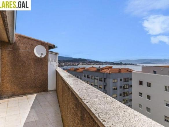 Penthouse for sale on Avenida de Bueu, Cangas town