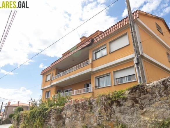 Townhouse for sale in Dos Herois de 1617, Darbo