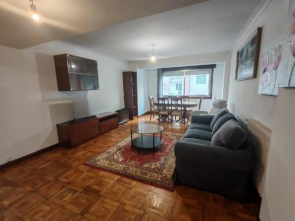 Apartment for sale on Calle Conde Torrecedeira, Berbés – Peritos