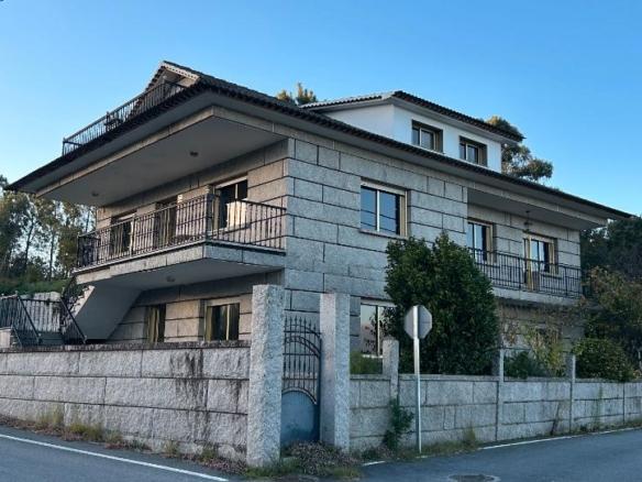 House or villa for sale in Lugar, Meis