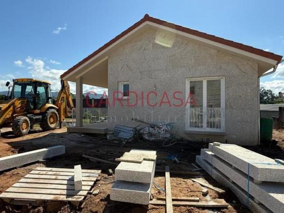 House or villa for sale in Areas, CP-9003, Ponteareas