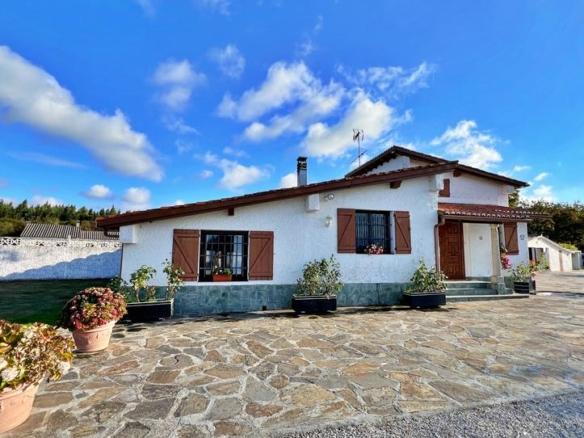 House or chalet for sale in Outeiro de Rei