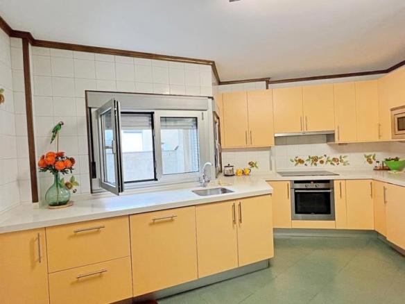 Apartment for sale in the city center – walled enclosure