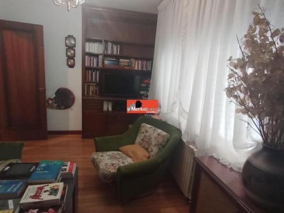 Apartment for sale in the city center – walled enclosure