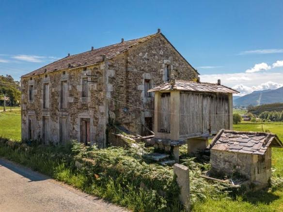 Rustic property for sale in O Valadouro