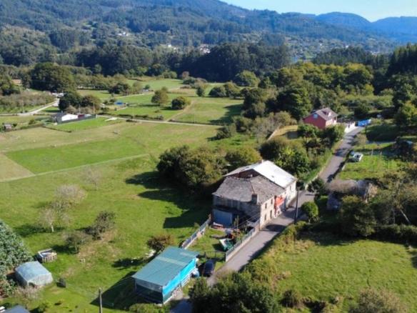 Rustic property for sale in Viveiro