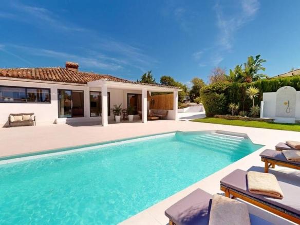 House or villa for sale in Guadalobón