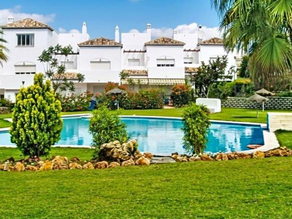 Townhouse for sale in Las Lomas