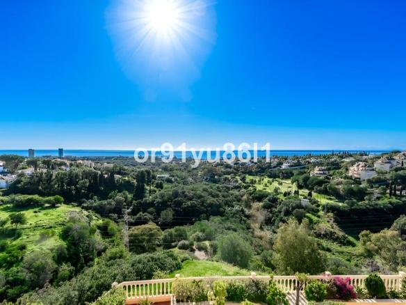 Townhouse for sale in Elviria