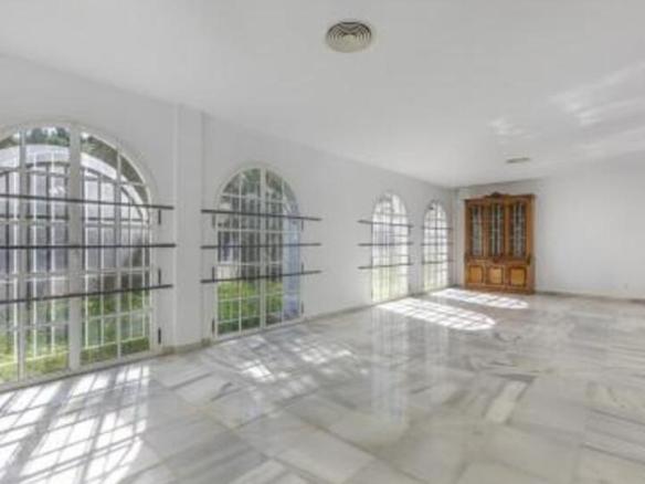 House or villa for sale in Nueva Andalucía centre