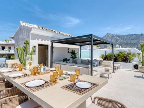 Townhouse for sale in Lomas de Marbella Club