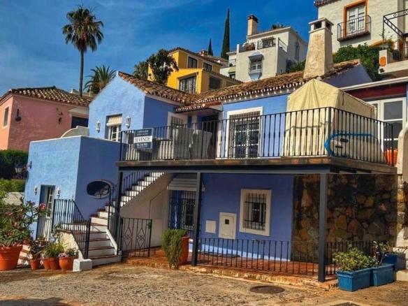 House or villa for sale on Calle Doña Maria Gross, La Quinta
