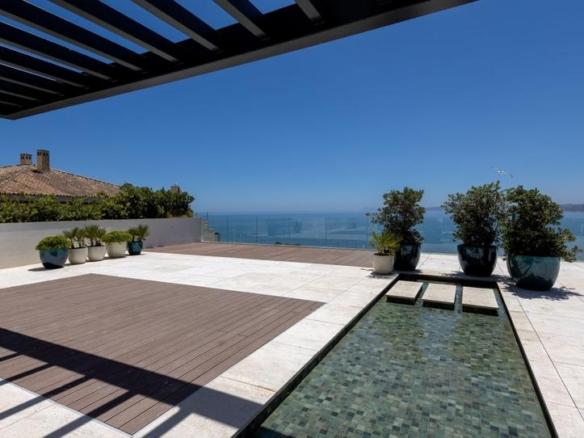 Penthouse for sale in Puerto de Estepona