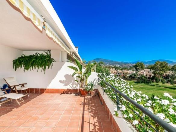 Penthouse for sale in Guadalmina Alta