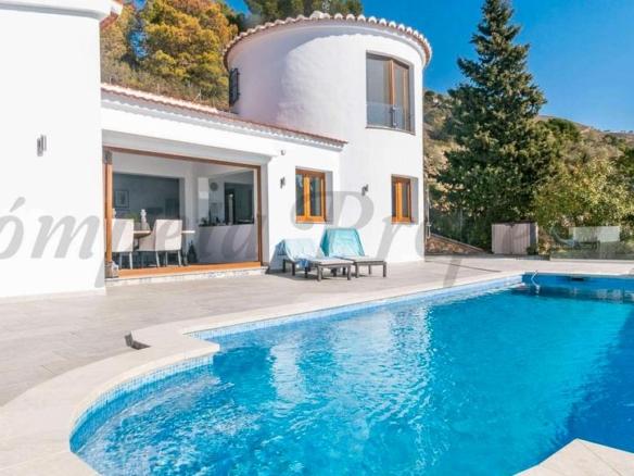 House or villa for sale in Diseminado Haza de Rila, Cómpeta