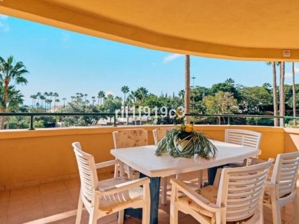 Apartment for sale on Avenida de las Cumbres, 9a, Elviria