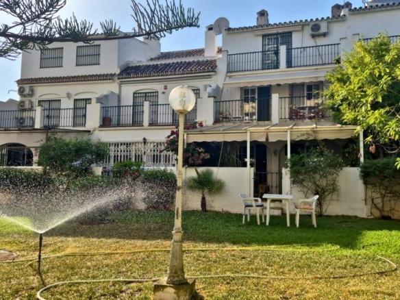 Townhouse for sale in Los Boliches