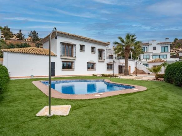 House or villa for sale in Pinares de San Antón