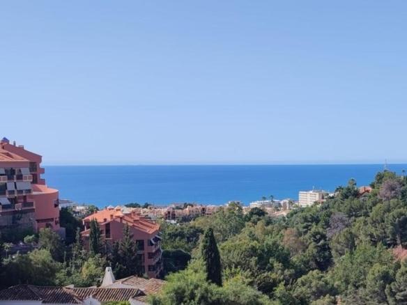 Penthouse for sale on Calle la Alondra, Torreblanca del Sol