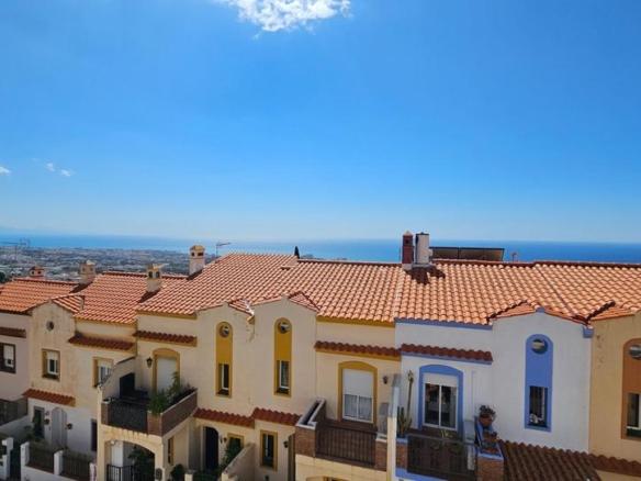 Townhouse for sale in Hierbamora, Centro