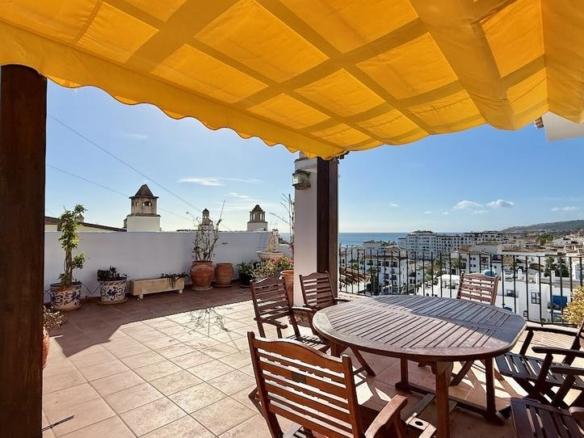 Penthouse for sale in Puerto de la Duquesa