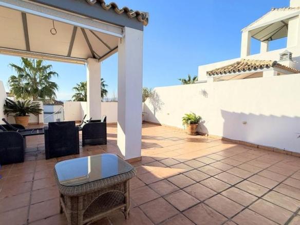 Penthouse for sale in Valderrama Golf, Good Night