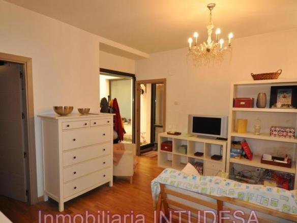 Ground floor apartment for sale on Calle Descalzos, Historic Center