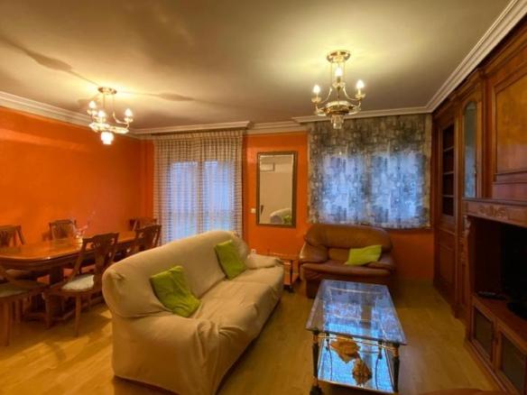 House or villa for sale in Raimundo Lanas, Castejón (Navarra)