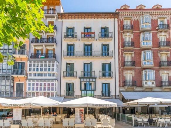 Apartment for sale in Plaza del Castillo, Old Town