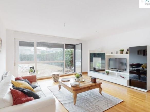 Townhouse for sale on Calle Concejo de Gulina, Iza / Itza