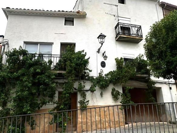Townhouse for sale on Calle Larreria, Cirauqui / Zirauki