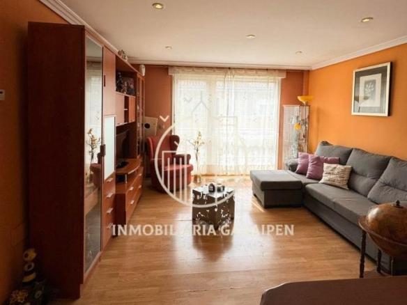 Townhouse for sale in Olite / Erriberri