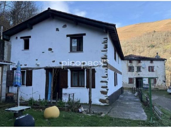 House or villa for sale in Calle Barrio Pecocheta Barberindorda, Luzaide / Valcarlos