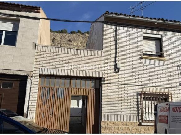 House or villa for sale on Gregorio Muro Luri Street, Azagra