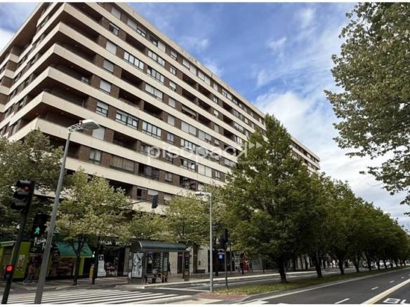 Apartment for sale in Pío XII, Mendebaldea – Ermitagaña
