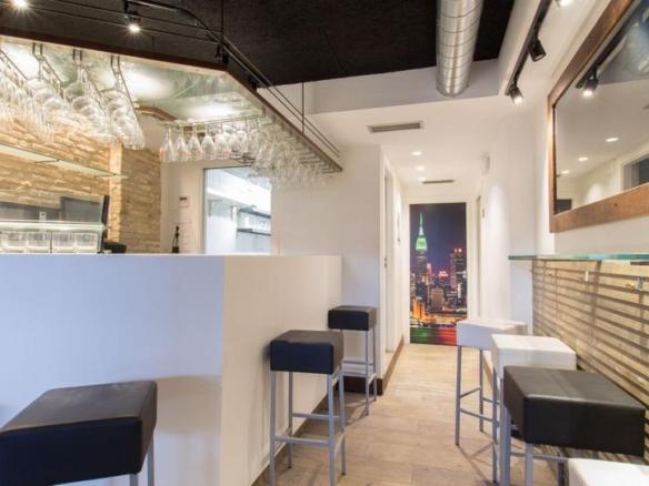 Commercial premises for sale in Del Castillo, Old Town
