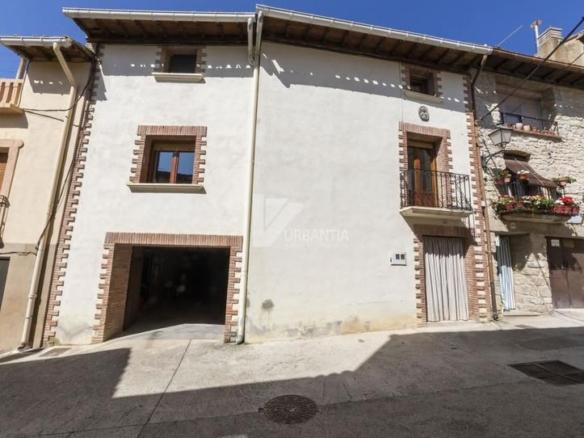 House or villa for sale in Virgen del Castillo, Miranda de Arga