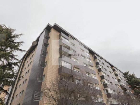 Apartment for sale in De Francisco Alesón, Mendebaldea – Ermitagaña