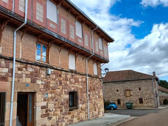 Townhouse for sale on Avenida de Barruelo, 6, Salinas de Pisuerga