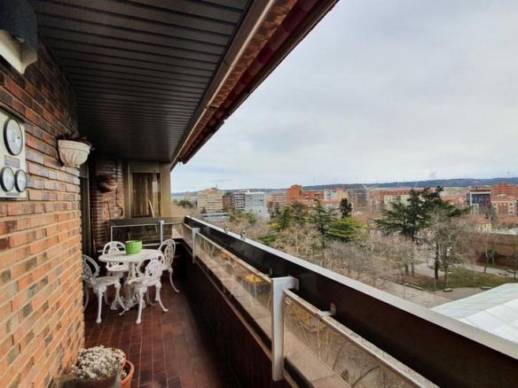Apartment for sale on Paseo del Salón, City Center