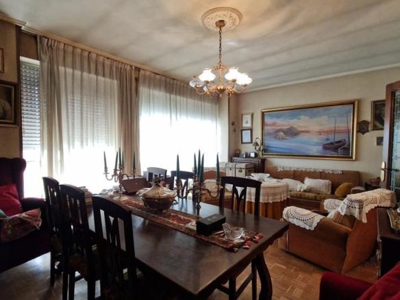 Apartment for sale on Calle de la Mujer Palentina, Centro