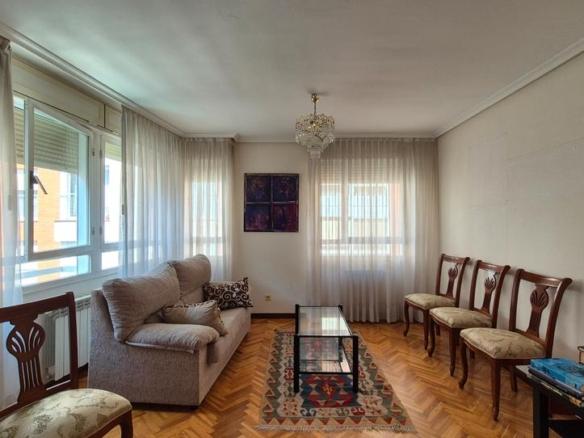 Apartment for sale on Velázquez Street, San Pablo and Santa Marina