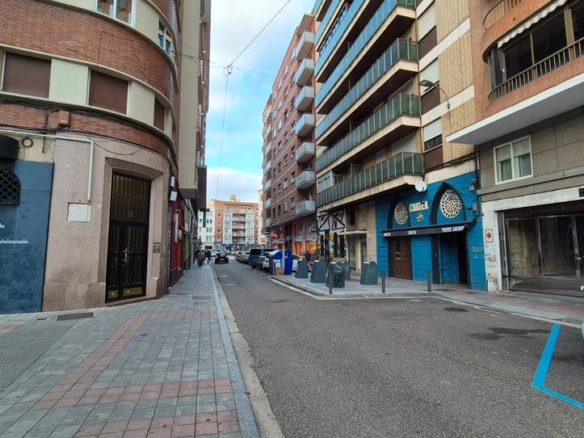 Apartment for sale on Calle de la Mujer Palentina, 5, Centro