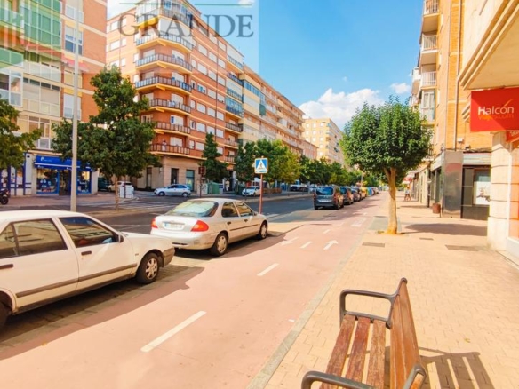 Duplex for sale on Avenida Cardenal Cisneros, Campo de la Juventud