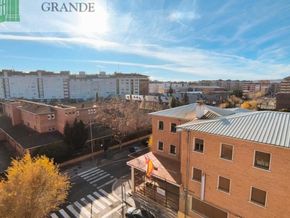 Apartment for sale on Calle Ortega y Gasset, Campo de la Juventud