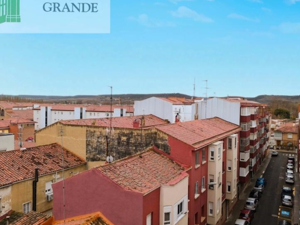 Apartment for sale on Doctor Díaz Caneja Street, El Carmen – Casas del Hogar