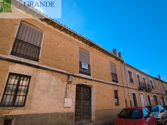 House or villa for sale on Calle Obispo Apolinar, 5, Villarramiel