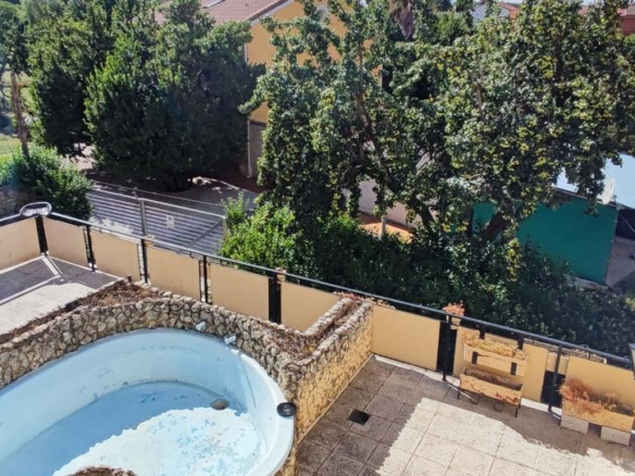 House or villa for sale on Avenida Viñalta, Allende el Río